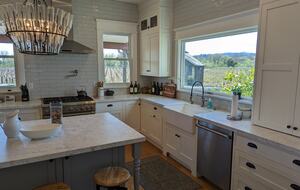 Charming Farmhouse on 30 Acre Vineyard - Healdsburg, California