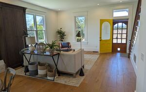 Charming Farmhouse on 30 Acre Vineyard - Healdsburg, California