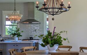 Charming Farmhouse on 30 Acre Vineyard - Healdsburg, California