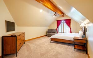 Master Bedroom - has kind bed + daybed with 2 twin beds