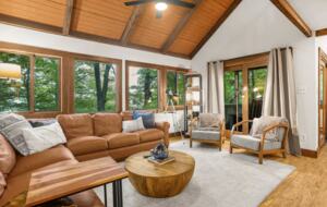 Treetop Chalet | Steps to Ski & Hike - Roseland, Virginia