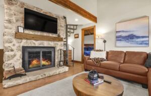 Treetop Chalet | Steps to Ski & Hike - Roseland, Virginia