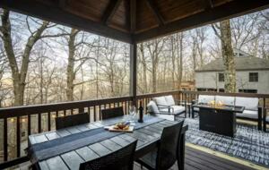 Treetop Chalet | Steps to Ski & Hike - Roseland, Virginia