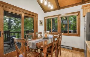 Treetop Chalet | Steps to Ski & Hike - Roseland, Virginia