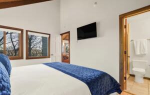 Treetop Chalet | Steps to Ski & Hike - Roseland, Virginia