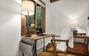 Treetop Chalet | Steps to Ski & Hike - Roseland, Virginia