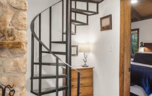 Treetop Chalet | Steps to Ski & Hike - Roseland, Virginia