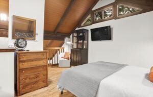 Treetop Chalet | Steps to Ski & Hike - Roseland, Virginia