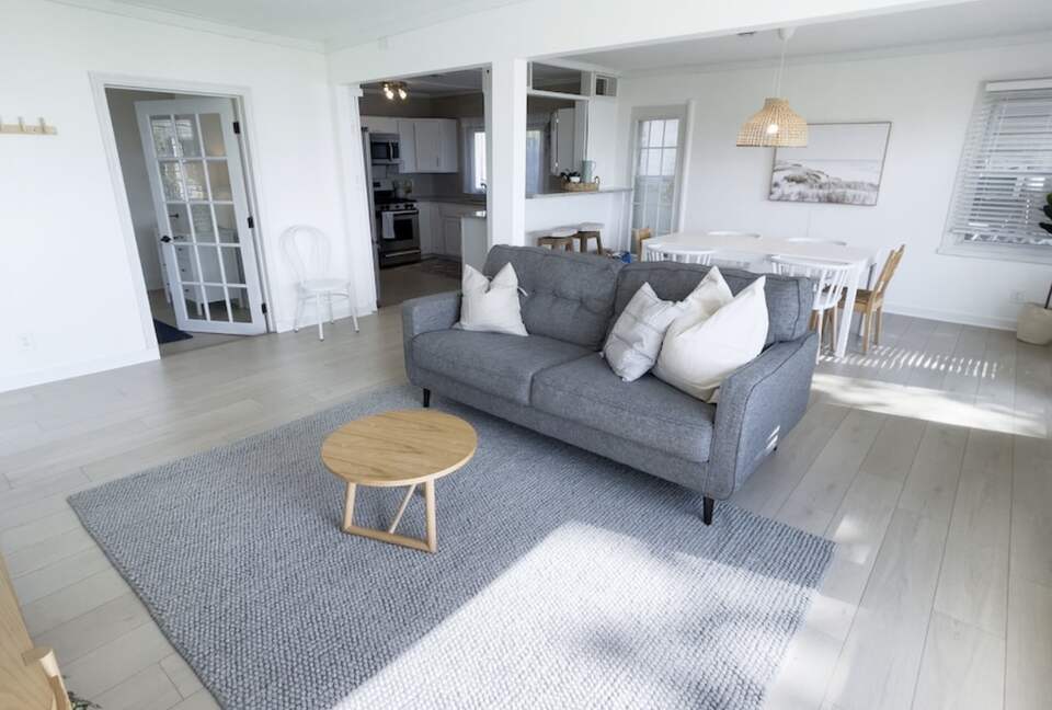 Sunlit Cottage Retreat with Waterfront Views - Stoughton, Wisconsin