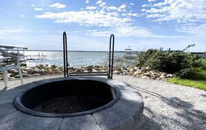 Sunlit Cottage Retreat with Waterfront Views - Stoughton, Wisconsin