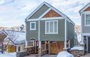 Luxury in the Heart of Park City | Quick Walk to Main Street + Park City Ski/Hike Trails - Park City, Utah