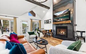 Luxury in the Heart of Park City | Quick Walk to Main Street + Park City Ski/Hike Trails - Park City, Utah