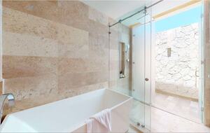 Luxurious Penthouse Retreat with Private Pool & Golf Access - Solidaridad, Mexico