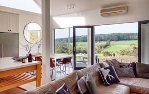 Nafplio | A Sophisticated Vineyard Escape in Red Hill South - Red Hill South, Australia