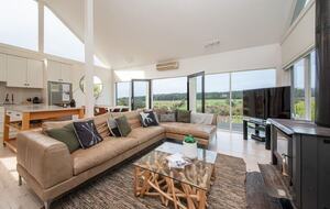 Nafplio | A Sophisticated Vineyard Escape in Red Hill South - Red Hill South, Australia