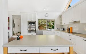 Nafplio | A Sophisticated Vineyard Escape in Red Hill South - Red Hill South, Australia