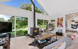 Nafplio | A Sophisticated Vineyard Escape in Red Hill South - Red Hill South, Australia