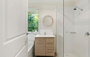 Nafplio | A Sophisticated Vineyard Escape in Red Hill South - Red Hill South, Australia