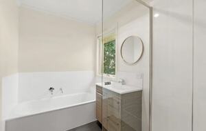 Nafplio | A Sophisticated Vineyard Escape in Red Hill South - Red Hill South, Australia