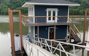 Elevated Tranquility | A Floating Escape on the Allegheny - Blawnox, Pennsylvania