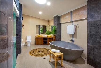 Refined Penthouse Living in the Heart of Paradise - Port Douglas, Australia