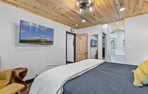 Stylish Pines Getaway with Hot Tub & Game Room - Flagstaff, Arizona