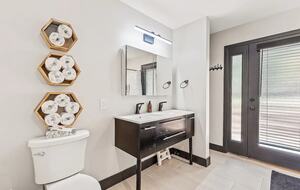 Stylish Pines Getaway with Hot Tub & Game Room - Flagstaff, Arizona