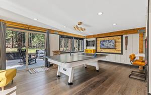 Stylish Pines Getaway with Hot Tub & Game Room - Flagstaff, Arizona