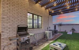 Luxurious Oasis with Pool and Mountain Views - Hurricane, Utah