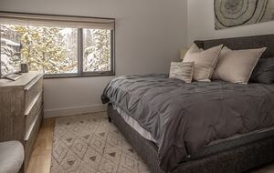 Alpine Elegance | Ski-In/Ski-Out with Private Hot Tub - Big Sky, Montana