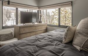 Alpine Elegance | Ski-In/Ski-Out with Private Hot Tub - Big Sky, Montana