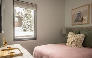 Alpine Elegance | Ski-In/Ski-Out with Private Hot Tub - Big Sky, Montana