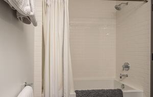 Alpine Elegance | Ski-In/Ski-Out with Private Hot Tub - Big Sky, Montana