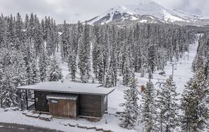Alpine Elegance | Ski-In/Ski-Out with Private Hot Tub - Big Sky, Montana