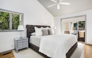 A Secluded Hamptons Escape Between Sag Harbor & Bridgehampton - Sag Harbor, New York