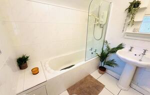 Modern Coastal Living Steps from Filey Beach - Filey, United Kingdom