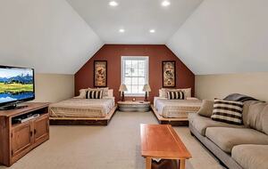 Elevated Mountain Hideaway Overlooking Holiday Valley - Ellicottville, New York