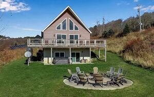 Elevated Mountain Hideaway Overlooking Holiday Valley - Ellicottville, New York
