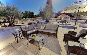 Petaluma One of a Kind Vineyard Residence - Petaluma, California