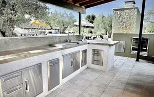 Petaluma One of a Kind Vineyard Residence - Petaluma, California