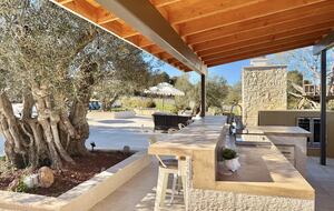 Petaluma One of a Kind Vineyard Residence - Petaluma, California