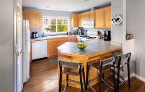 Stylish Magnolia Townhouse Near Discovery Park - Seattle, Washington