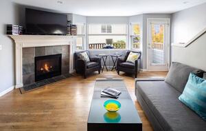 Stylish Magnolia Townhouse Near Discovery Park - Seattle, Washington