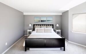 Stylish Magnolia Townhouse Near Discovery Park - Seattle, Washington