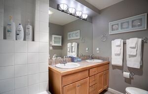 Stylish Magnolia Townhouse Near Discovery Park - Seattle, Washington