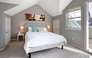 Stylish Magnolia Townhouse Near Discovery Park - Seattle, Washington