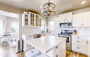 Refined Retreat Overlooking Bear Lake - Garden City, Utah