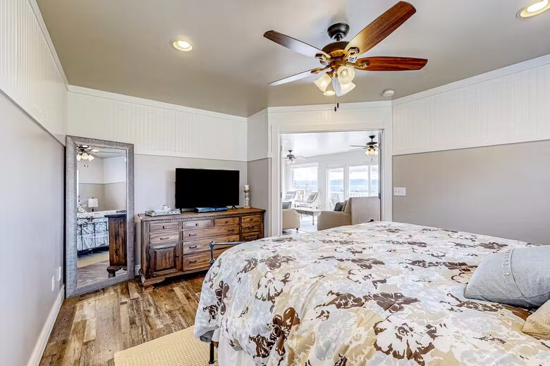 Refined Retreat Overlooking Bear Lake - Garden City, Utah