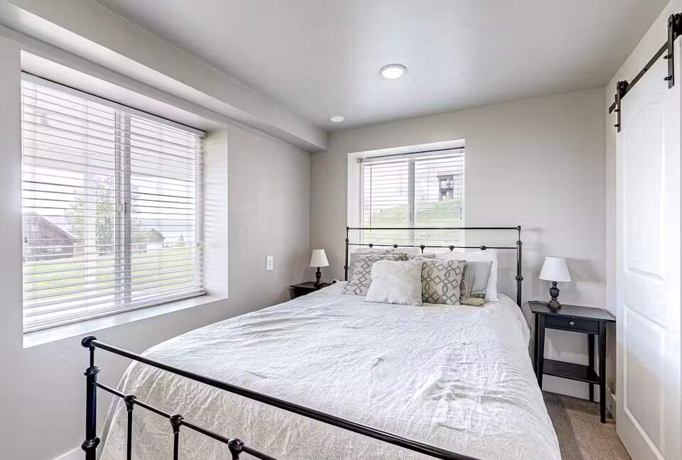 Refined Retreat Overlooking Bear Lake - Garden City, Utah