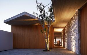 Architectural Brilliance Overlooking the Swan River - Perth, Australia